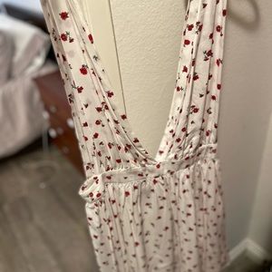 Floral print dress. Mini. Marilyn Monroe fit.